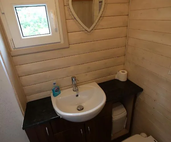 The Shepherd's Hut Lodge *